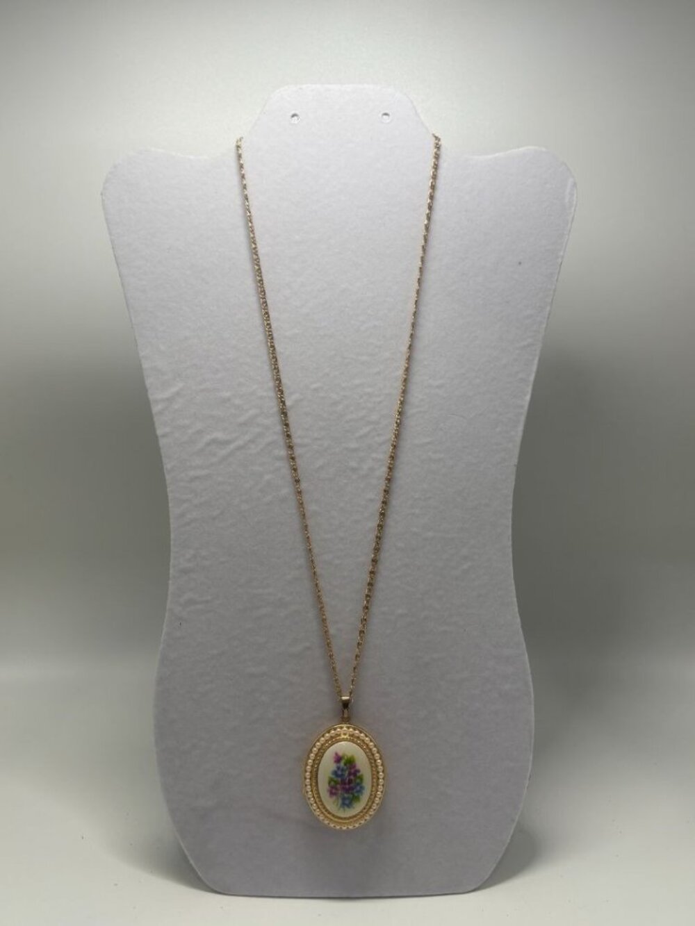 Avon Gold/White 1973 Vintage "Sweet Violets" Photo Locket Necklace+